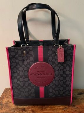 🖤NWOT Coach Black and Pink Signature Dempsey Tote with Burgundy Medallion🩷
